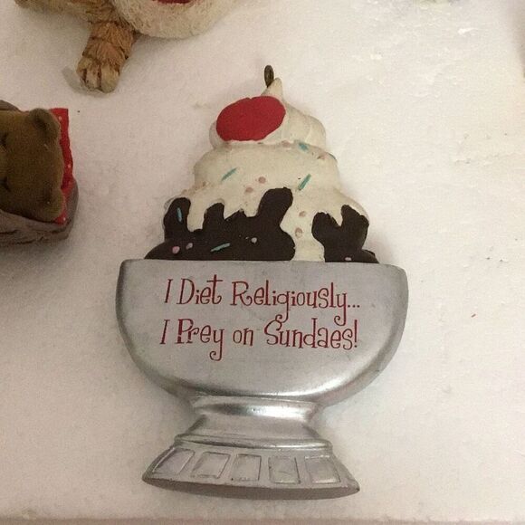 11 each miniature Christmas ornaments - Picture 6 of 6